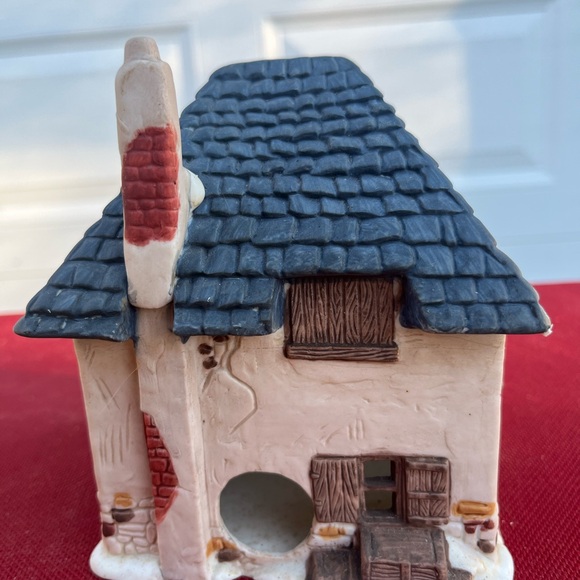 Vintage Heritage Village Porcelain  Candle Shop - Dickens Village Collection - Picture 4 of 8